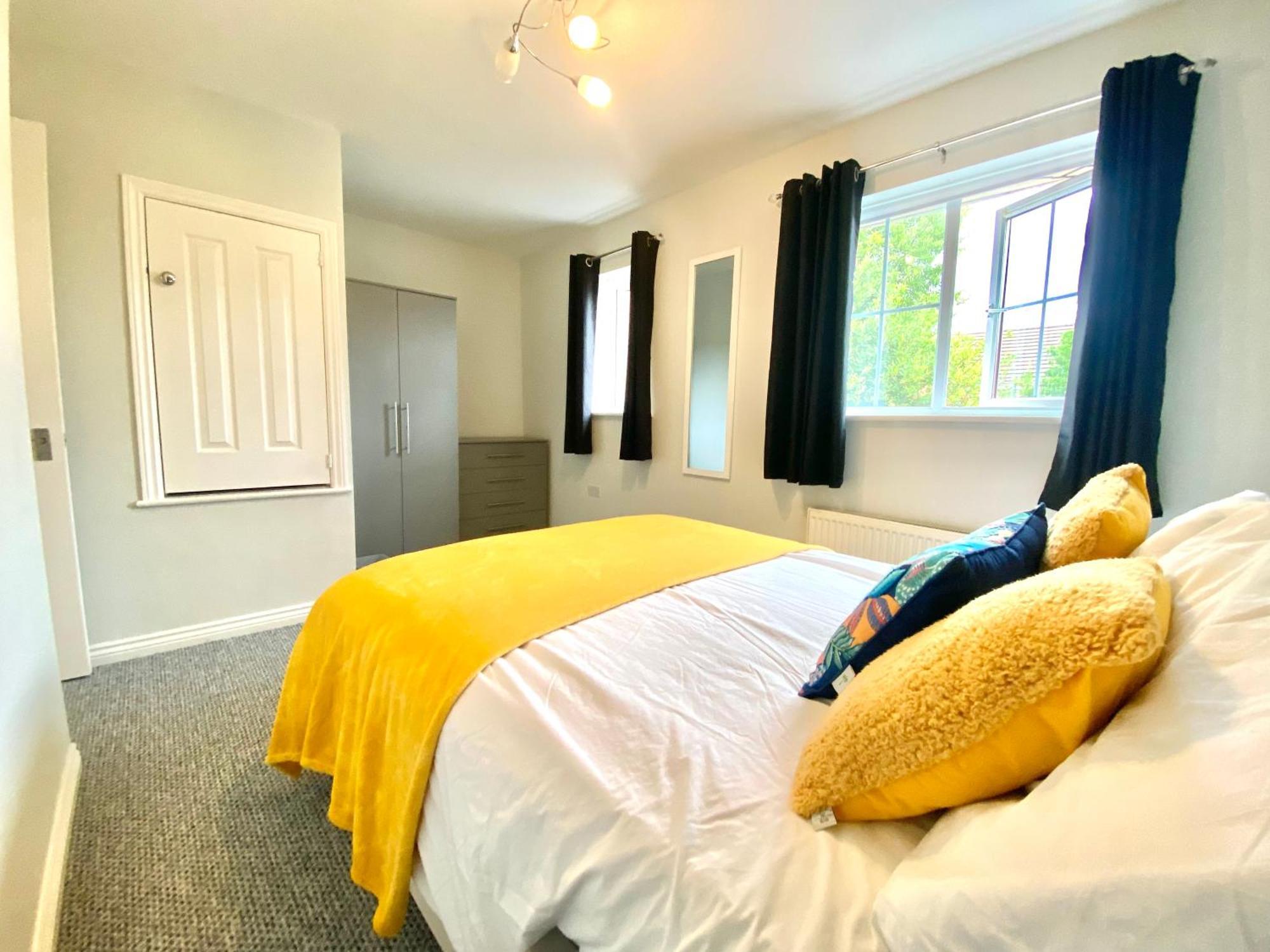 Free Private Parking! Oakley House And Garden! Fully Equipped 4 Comfy Beds Villa คอร์บี ภายนอก รูปภาพ